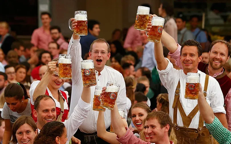 Oktoberfest (Munich, Đức): "Bữa Tiệc" Bia và Ẩm Thực Lớn Nhất Hành Tinh