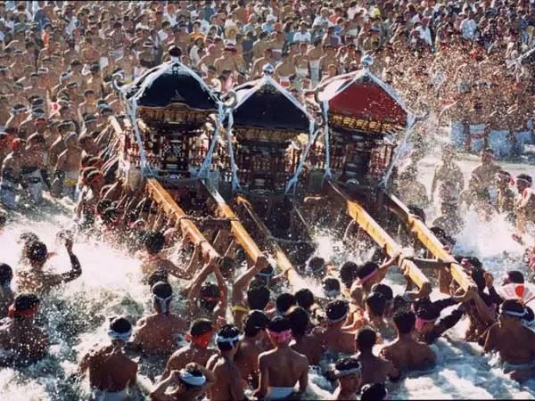 Aoshima Hadaka Matsuri (Lễ hội người đàn ông khỏa thân) - Aoshima, Miyazaki (Thường vào tháng 1)