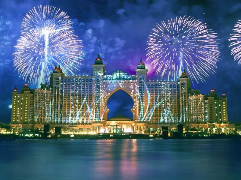 Màn bắn pháo hoa đêm Giao thừa (Dubai, UAE)